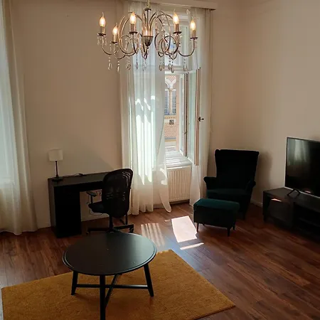 Dfive Csengery Apartament *